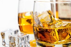 Cena de San Valentín. El Whisky por su contenido en alcohol desinhibe y estimula la líbido, aunque se pierde casi todo en la cocción. San Valentín