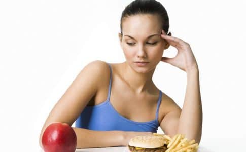 Elegir bien al comida es fundamental para adelgazar rápido. Dieta sana. Esta lista con los enemigos de tu reto para adelgazar te ayudará a conocer qué alimentos debes comer moderación para no engordar estas fechas. Vino. Calorías vacías. No comer fast food, no es sano ni equilibrado. Compartir la comida es un truco para adelgazar rápido. Combina siempre la caña con algo de proteína. Adelgazar online.Trucos para adelgazar rápido