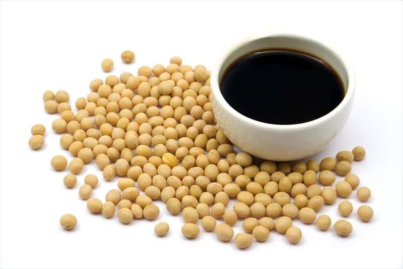 La salsa de Tamari es derivada de la soja, como no lleva trigo es apta para celiacos. Ayuda a tu digestión. Dieta online. Polifenoles