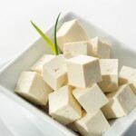 El tofu se usa como un sustitutivo de la carne. Rico en proteína de origen vegetal. Cocina vegetariana