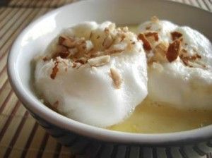 Los huevos mole son una buena alternativa a los postres navideños, no te aportarán tantas calorías y no renunciarás a tomar postre como todos.
