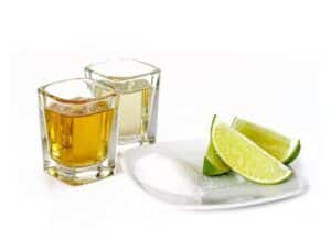 Cuidado con las calorías vacías que aporta el alcohol, son difíciles de eliminar. Tequila