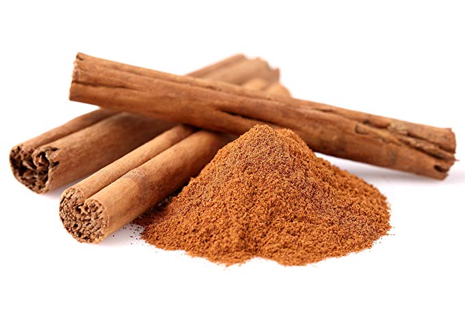 Entre los trucos para quemar grasas puedes añadir canela a tus platos.