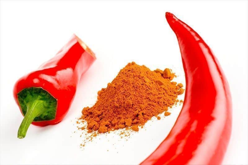 Entre los trucos para quemar grasas puedes añadir picante a la comida. Cayena
