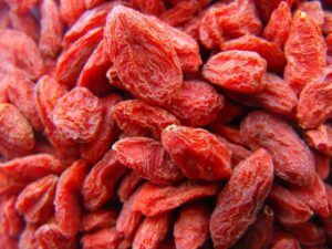 Superalimentos o superfoods de moda. Tienen propiedades antioxidantes y depurativas, refuerzan tus defensas y te mantienen joven como el goji