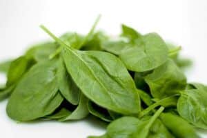 Superalimentos o superfoods de moda. Tienen propiedades antioxidantes y depurativas, refuerzan tus defensas y te mantienen joven como las espinacas