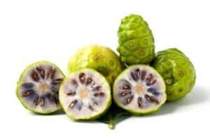 Superalimentos o superfoods de moda. Tienen propiedades antioxidantes y depurativas, refuerzan tus defensas y te mantienen joven como el noni