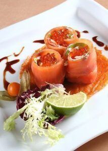 Consigue tu reto esta Navidad y no cojas peso usando las recetas de Dieta Coherente, la mejor dieta online. Filetes de salmón al champagne con caviar. Adelgazar en navidad