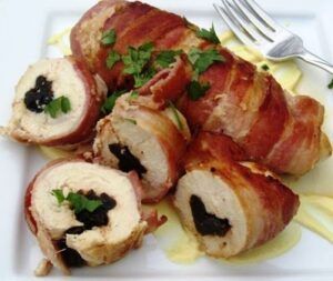 Consigue tu reto esta Navidad y no cojas peso usando las recetas de Dieta Coherente, la mejor dieta online. Pollo relleno de ciruelas. Adelgazar en navidad