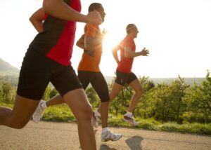 Se acerca la primavera y ya estás pensando qué hacer para lucir un vientre plano este verano. Descubre como eliminar grasa abdominal con estos consejos.
