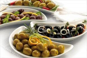 Cena de San Valentín. Y por último, llega el momento de disfrutar de las aceitunas aliñadas. Puedes utilizarlas como aperitivos o agregándolas a ensaladas y así sorprenderás. San Valentín