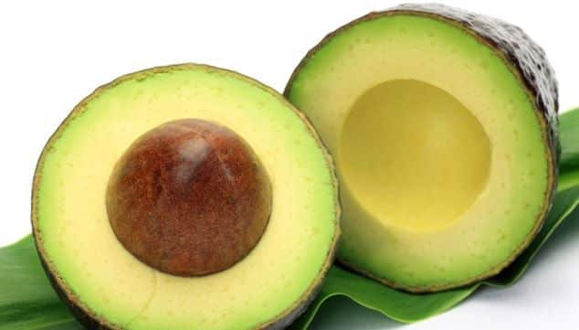 6 Alimentos depurativos. El aguacate es uno de los alimentos antiedad que te aportan antioxidantes y ácidos grasos para mantenerte sano y luchar contra el envejecimiento. Superfood