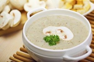 Una de las recetas con champiñones más buscadas es la Crema de champiñones. Este plato es ideal para tomar en la fase inducción de la Dieta Coherente.