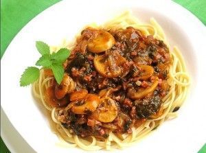 Para variar tus platos de arroz o pasta, en receta con champiñones te proponemos acompañarlos con un ragú vegetal de champiñones y acelgas. Fase Inducción.