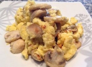 Si te gusta el jamón combínalo en estas recetas con champiñones para tu dieta. Revuelto de champiñones con jamón ideal para cenar en fase inducción.