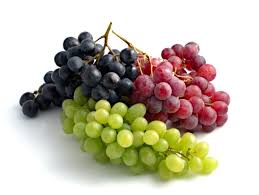 El resveratrol de las uvas las convierte uno de los alimentos antiedad muy rico en antioxidante para la lucha contra el envejecimiento y cuidar tu salud.