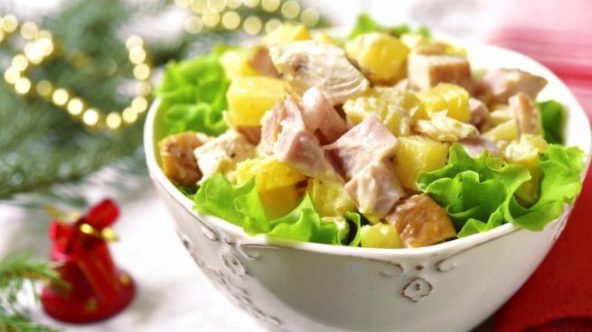 No tires con la comida, estas recetas con sobras fomentan el desperdicio 0. Ensalada de piña y pollo,