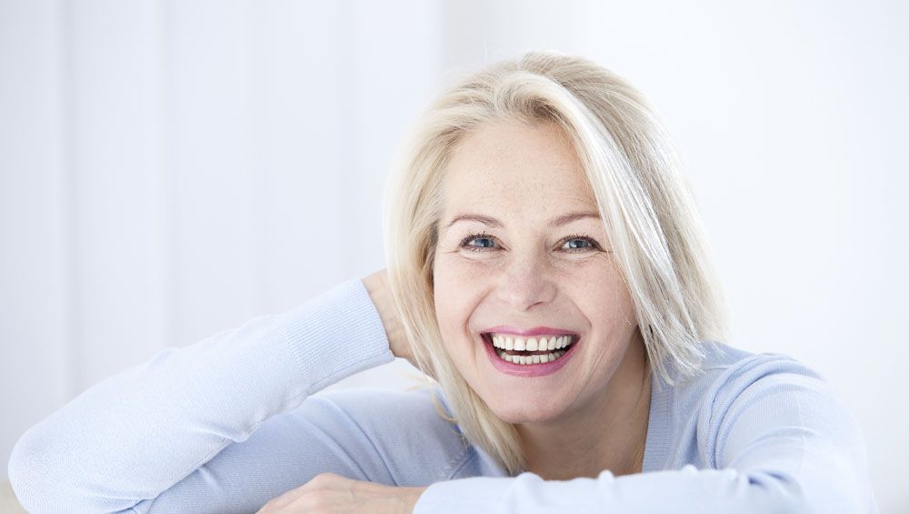 Guía completa sobre menopausia y metabolismo: qué comer, qué evitar, cómo entrenar suplementos para grasa abdominal, sofocos, sueño y salud ósea.