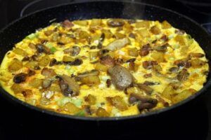 Recetas sanas para invierno. Cazuela de setas con huevo