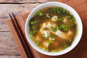 Recetas sanas para invierno. Sopa de misoy tofu