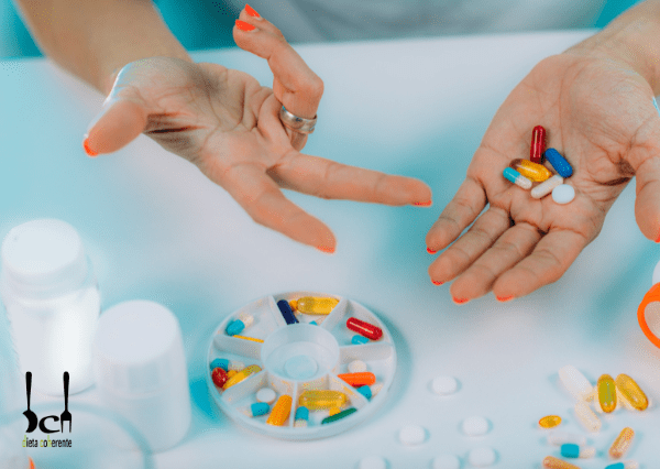Portada Los suplementos y medicamentos no siempre se llevan bien, “natural” no equivale a “inocuo” por lo que algunos suplementos pueden potenciar o inhibir la acción de fármacos.